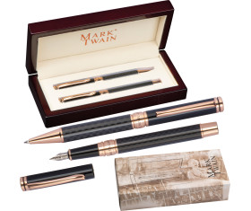 Mark Twain writing set, in a wooden case